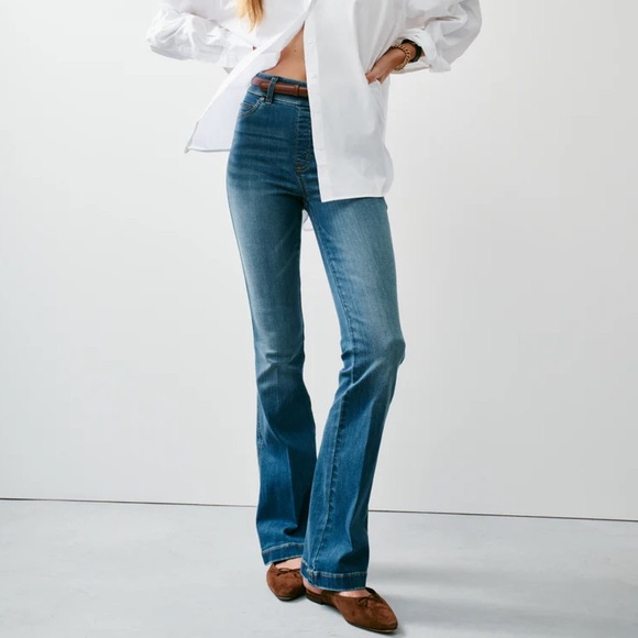 SPANX Denim - NWT🤍SPANXshape™ EveryWear Flare Jeans S Petite Vintage Indigo